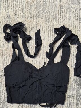 Forever 21 Black Tie-Shoulder Crop Tank Size M Festival Goth Cottagecore